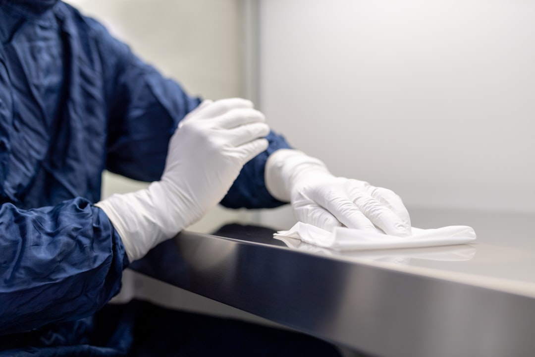 hero-01 Laboratory personnel cleaning laboratory